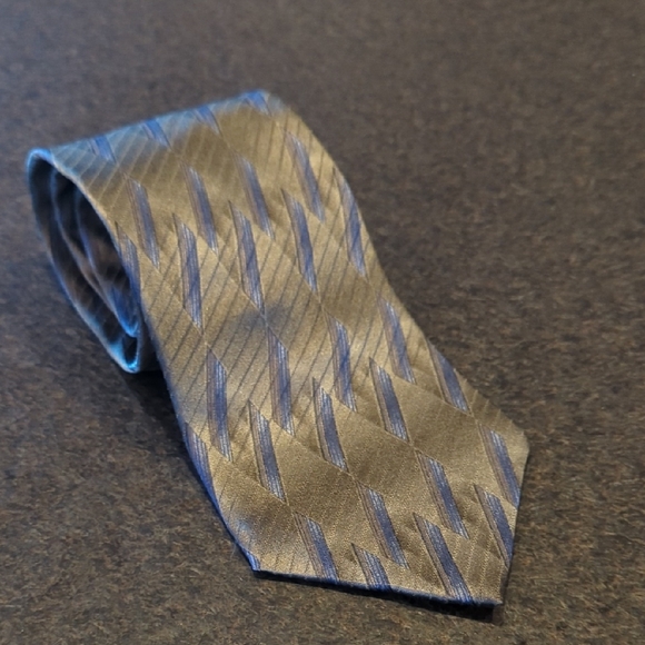 Elegant Blue and Green Men's Tie - Picture 1 of 5